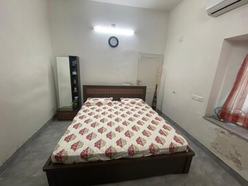 Bedroom in 6 BHK Villa at Navrangpura – for Rent