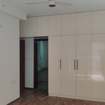 Room in 3.5 BHK Apartment at LnT Raintree Boulevard, Nh 7 – for Rent