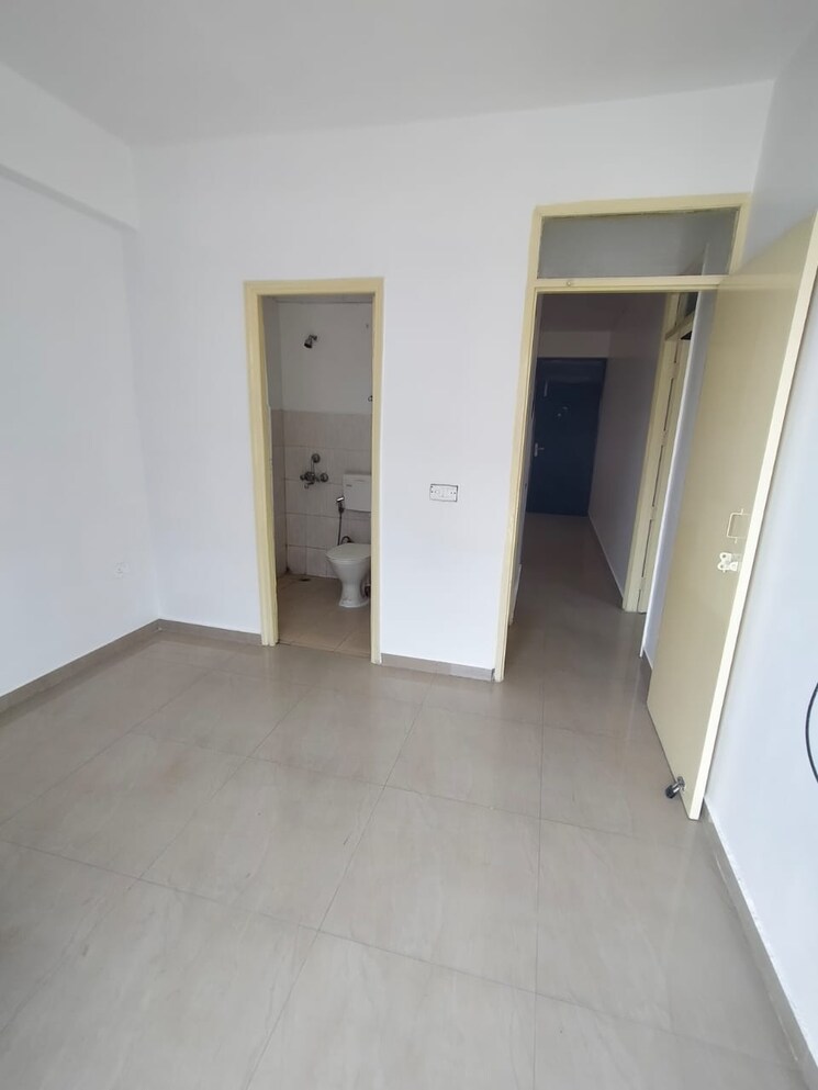 Room, rof-aalayas 1 Bedroom 402 Sq.Ft. Apartment In Sector 102 Gurgaon 8346430