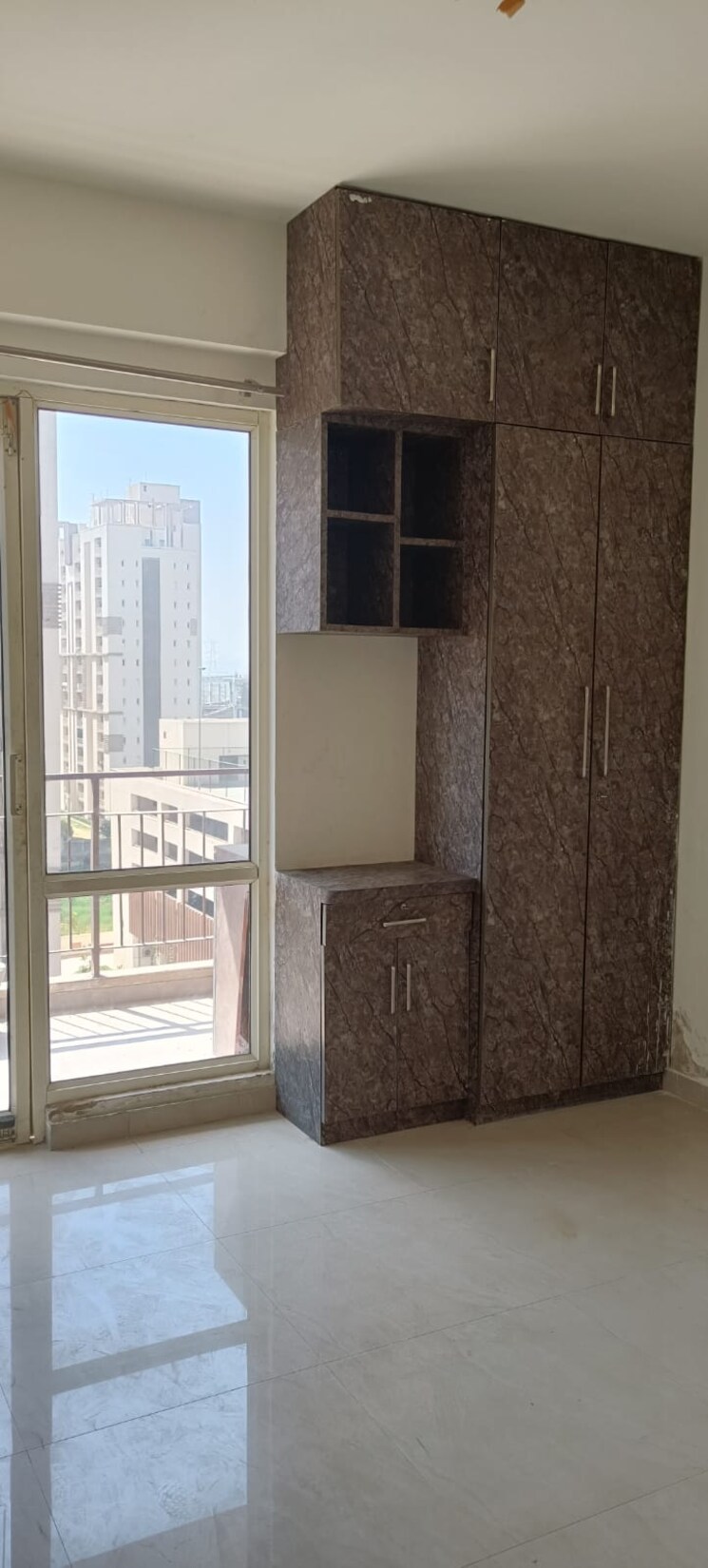 Room, rof-aalayas 1 Bedroom 402 Sq.Ft. Apartment In Sector 102 Gurgaon 8346430