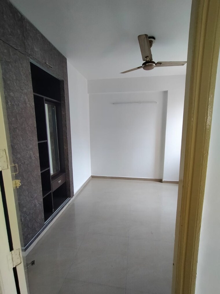 Room, rof-aalayas 1 Bedroom 402 Sq.Ft. Apartment In Sector 102 Gurgaon 8346430