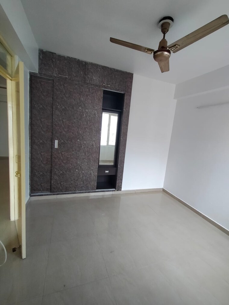 Room, rof-aalayas 1 Bedroom 402 Sq.Ft. Apartment In Sector 102 Gurgaon 8346430