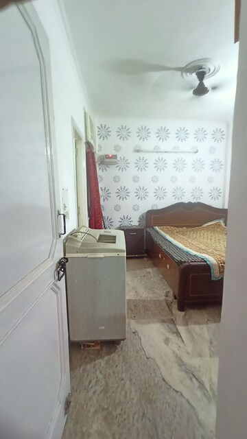 Furnished Amenities in 2 BHK Builder Floor at Malviya Nagar – for Rent