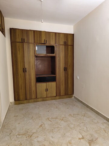 Room in 3 BHK Builder Floor at Halasuru – for Rent
