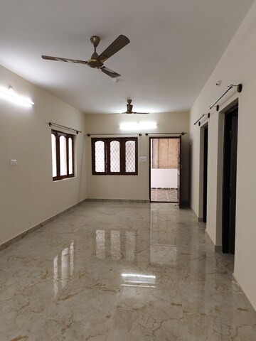 Room in 3 BHK Builder Floor at Halasuru – for Rent