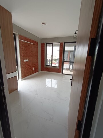 Room in 2 BHK Apartment at Sidhartha Diplomats Golf Link, Sector 110 – for Sale