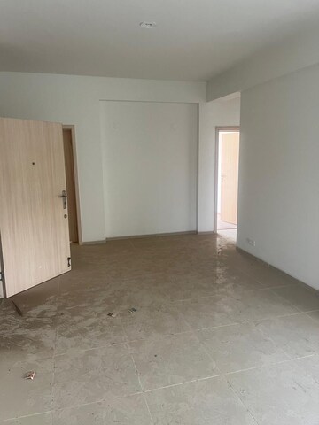 Room in 2 BHK Apartment at Sidhartha Diplomats Golf Link, Sector 110 – for Sale
