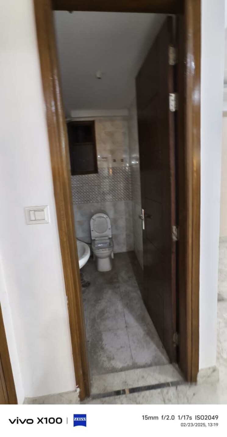 Attached Bathroom, shaheen bagh 3 Bedroom 1350 Sq.Ft. Apartment In Shaheen Bagh Delhi 8346560