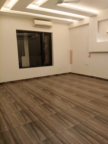 Room in 3 BHK Builder Floor at Sector 57 – for Rent
