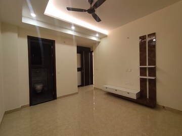 Room in 3 BHK Builder Floor at Sector 52 – for Rent