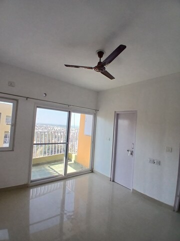 Room in 3 BHK Apartment at Kursi Road – for Rent