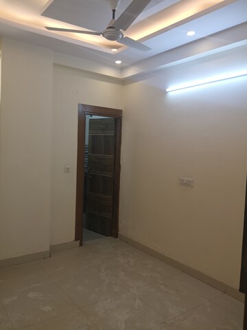 Room in 3 BHK Builder Floor at Shalimar Apartments Shalimar Garden, Shalimar Garden – for Sale