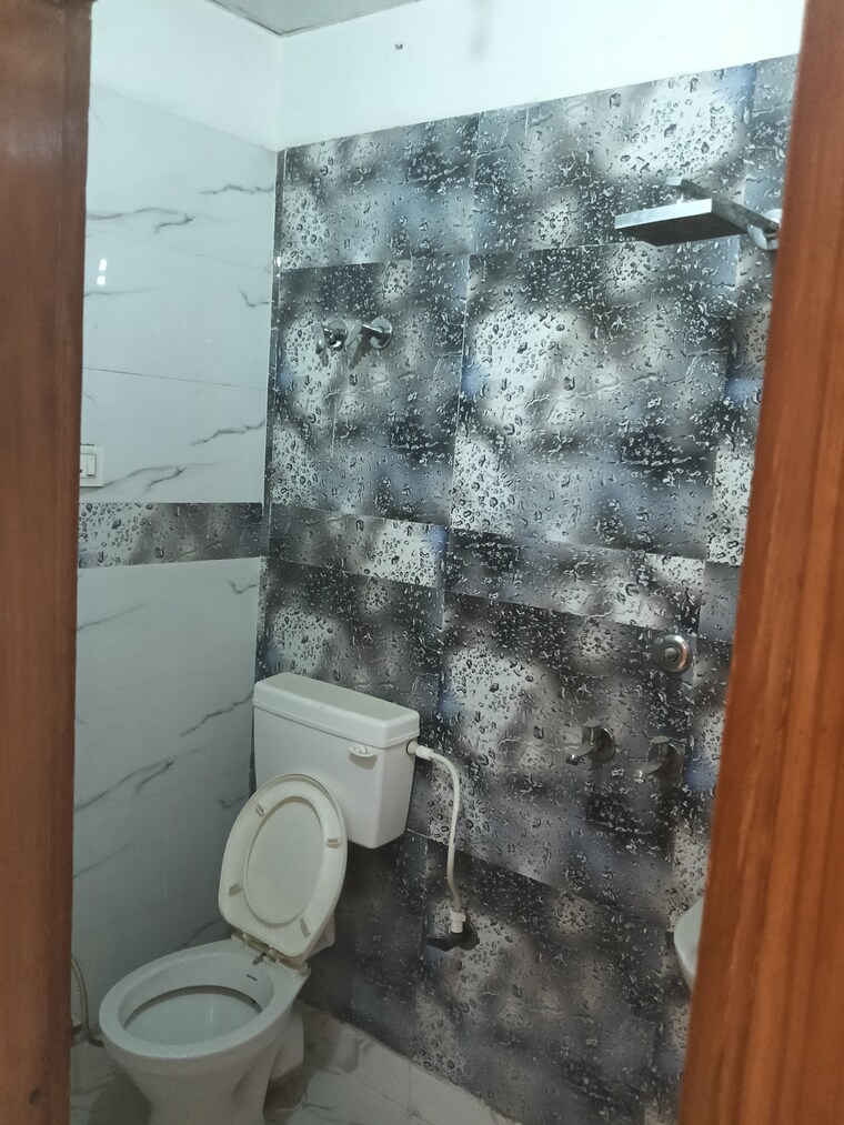 Bathroom, shalimar-apartments-shalimar-garden 3 Bedroom 1200 Sq.Ft. Builder Floor In Shalimar Garden Ghaziabad 8346754