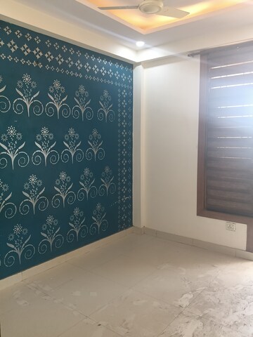 Room in 3 BHK Builder Floor at Shalimar Apartments Shalimar Garden, Shalimar Garden – for Sale