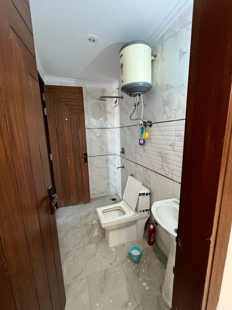 Bathroom, chattarpur 3 Bedroom 1250 Sq.Yd. Builder Floor In Chattarpur Delhi 8346774