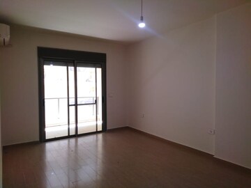 Room in 3 BHK Apartment at DLH Metroview, Andheri West – for Rent