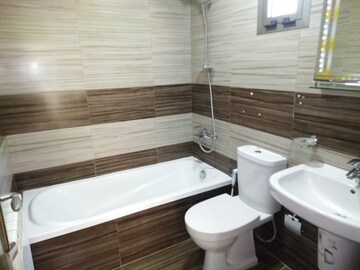 Team Area in 3 BHK Apartment at DLH Metroview, Andheri West – for Rent