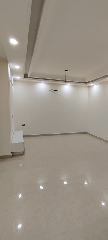 Room in 3 BHK Builder Floor at Sector 85 – for Sale