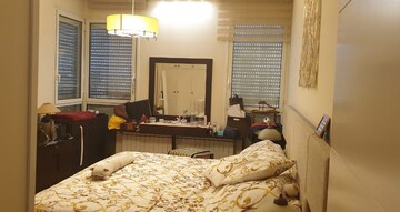 Bedroom in 2 BHK Apartment at Ratnakar CHS, Andheri West – for Rent