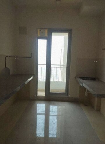 Room in 2 BHK Apartment at Piramal Vaikunth, Balkum Pada – for Rent