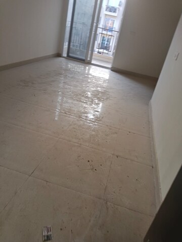 Room in 2 BHK Apartment at Signature Orchard Avenue 2, Sector 93 – for Rent