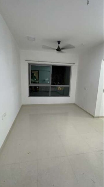 Room in 2 BHK Apartment at Kalpataru Immensa, Kolshet Road – for Rent