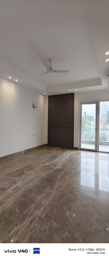 Room in 3 BHK Builder Floor at Green Park Extension – for Rent