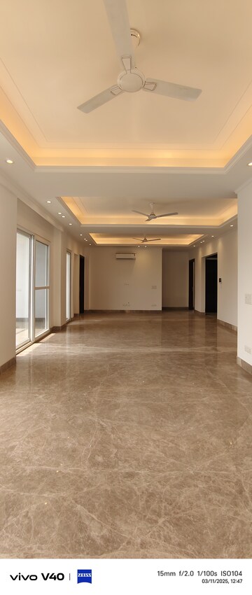 Room in 3 BHK Builder Floor at Green Park Extension – for Rent