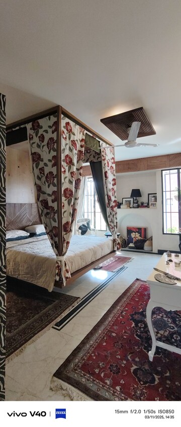 Bedroom in 3 BHK Builder Floor at Defence Colony – for Rent