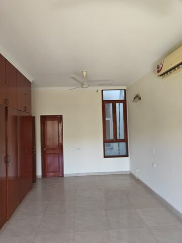 Room in 2 BHK Apartment at Chanakyapuri – for Rent