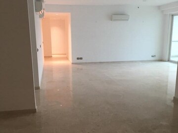 Room in 4 BHK Apartment at DLF The Crest, Sector 54 – for Rent