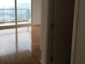 Room in 4 BHK Apartment at DLF The Crest, Sector 54 – for Rent