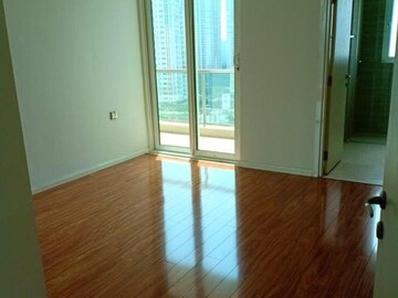 Room in 4 BHK Apartment at DLF The Crest, Sector 54 – for Rent