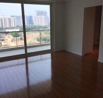 Room in 4 BHK Apartment at DLF The Crest, Sector 54 – for Rent