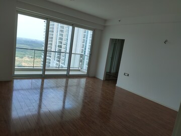 Room in 4 BHK Apartment at DLF The Crest, Sector 54 – for Rent