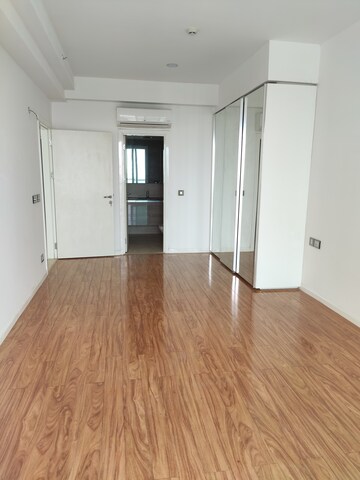 Furnished Amenities in 4 BHK Apartment at DLF The Crest, Sector 54 – for Rent
