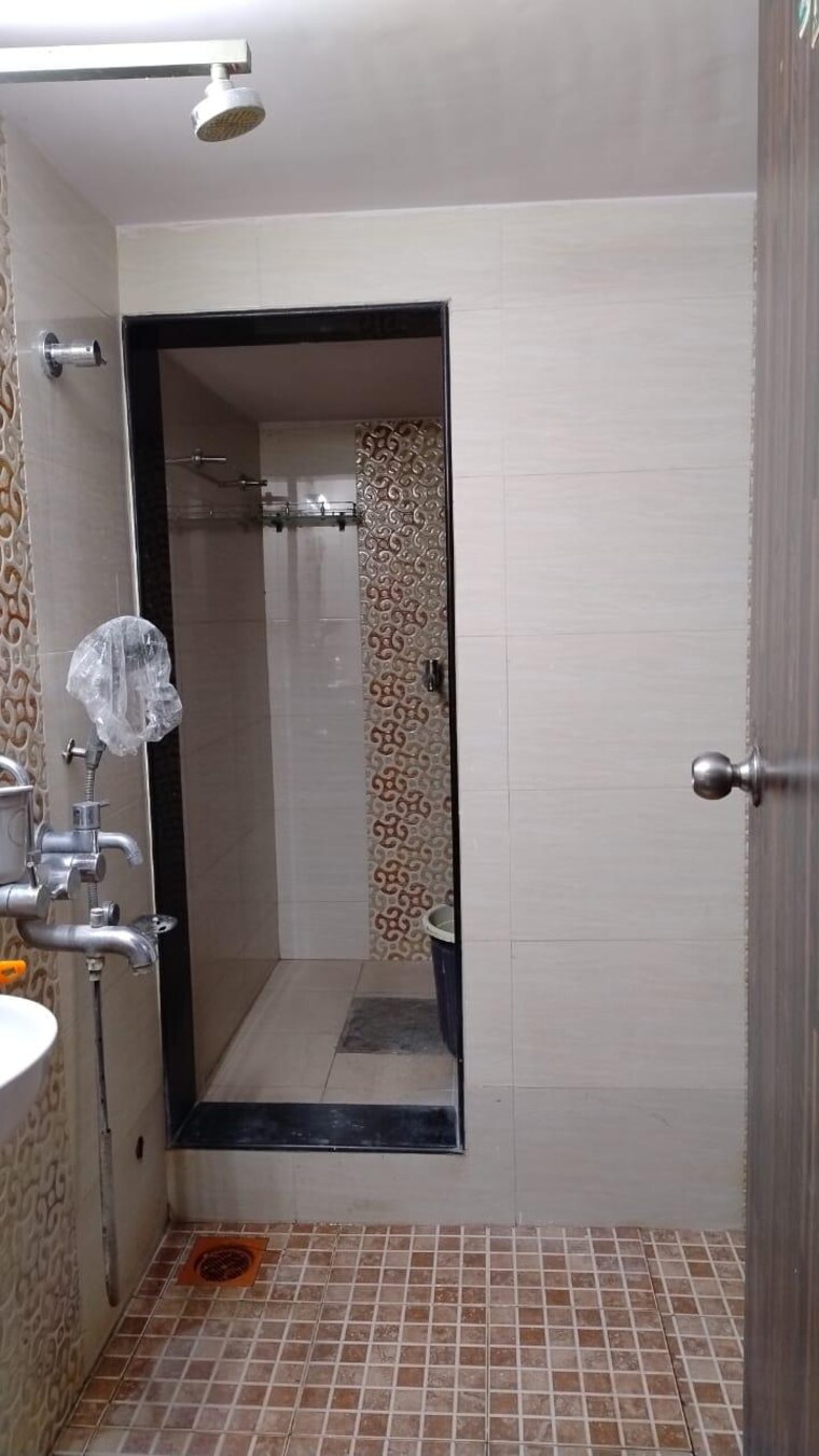 Bathroom, green-acres-apartment 3 Bedroom 1000 Sq.Ft. Apartment In Waghbil Thane 8347324