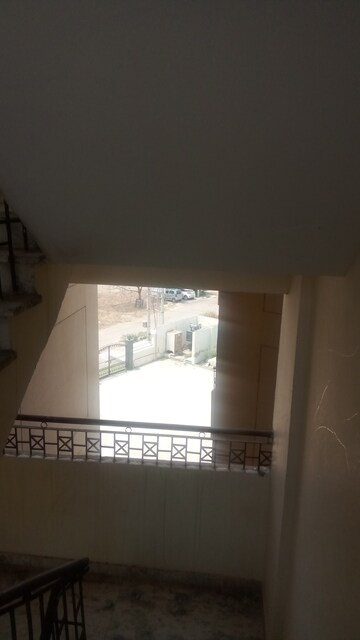 Room in 3 BHK Apartment at Parker White Lily, Sector 8 – for Sale