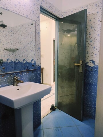 Master Bedroom in 2 BHK Builder Floor at Paryavaran Complex – for Rent