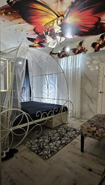 Master Bedroom in 3 BHK Apartment at Hazratganj – for Sale