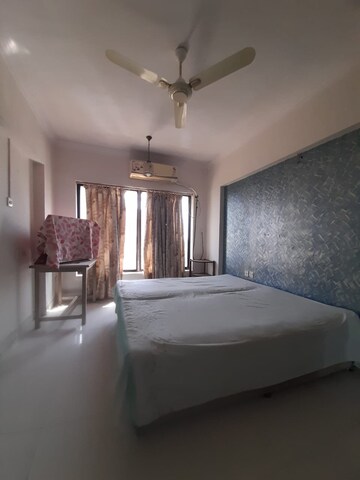 Living Room in 4 BHK Apartment at Goregaon East – for Rent