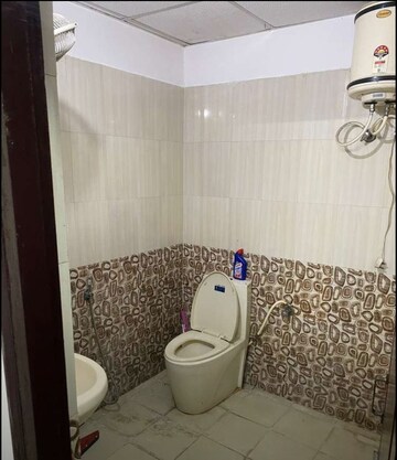 Bathroom in 3 BHK Apartment at Butler Colony – for Rent