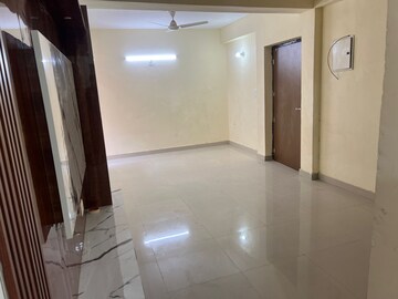 Room in 3 BHK Apartment at Ascent Sevy Ville De Phase II, Raj Nagar Extension – for Rent