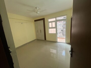 Room in 3 BHK Apartment at Ascent Sevy Ville De Phase II, Raj Nagar Extension – for Rent