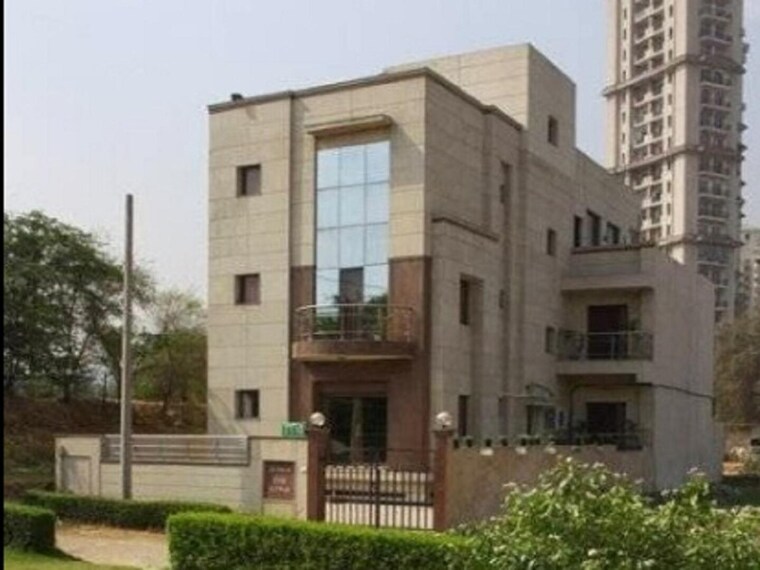 Exterior View, dlf-green-avenue 6+ Bedroom 450 Sq.Yd. Penthouse In Dlf Phase iv Gurgaon 8347750