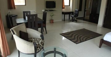 Staircase in 6+ BHK Penthouse at DLF Green Avenue, Dlf Phase iv – for Sale