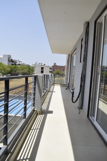 Balcony in 3 BHK Builder Floor at Ansal Sushant Lok I, Sector 43 – for Rent