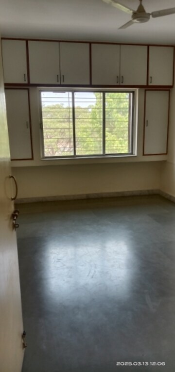 Master Bedroom in 2 BHK Apartment at Bhosle Nagar – for Rent