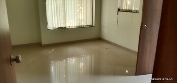 Room in 3 BHK Apartment at Ghole Road – for Rent