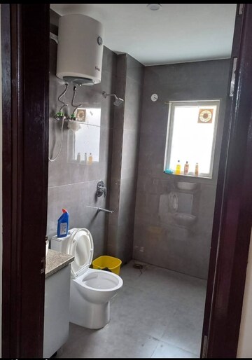 Bathroom in 1 RK Builder Floor at Sector 40 – for Rent